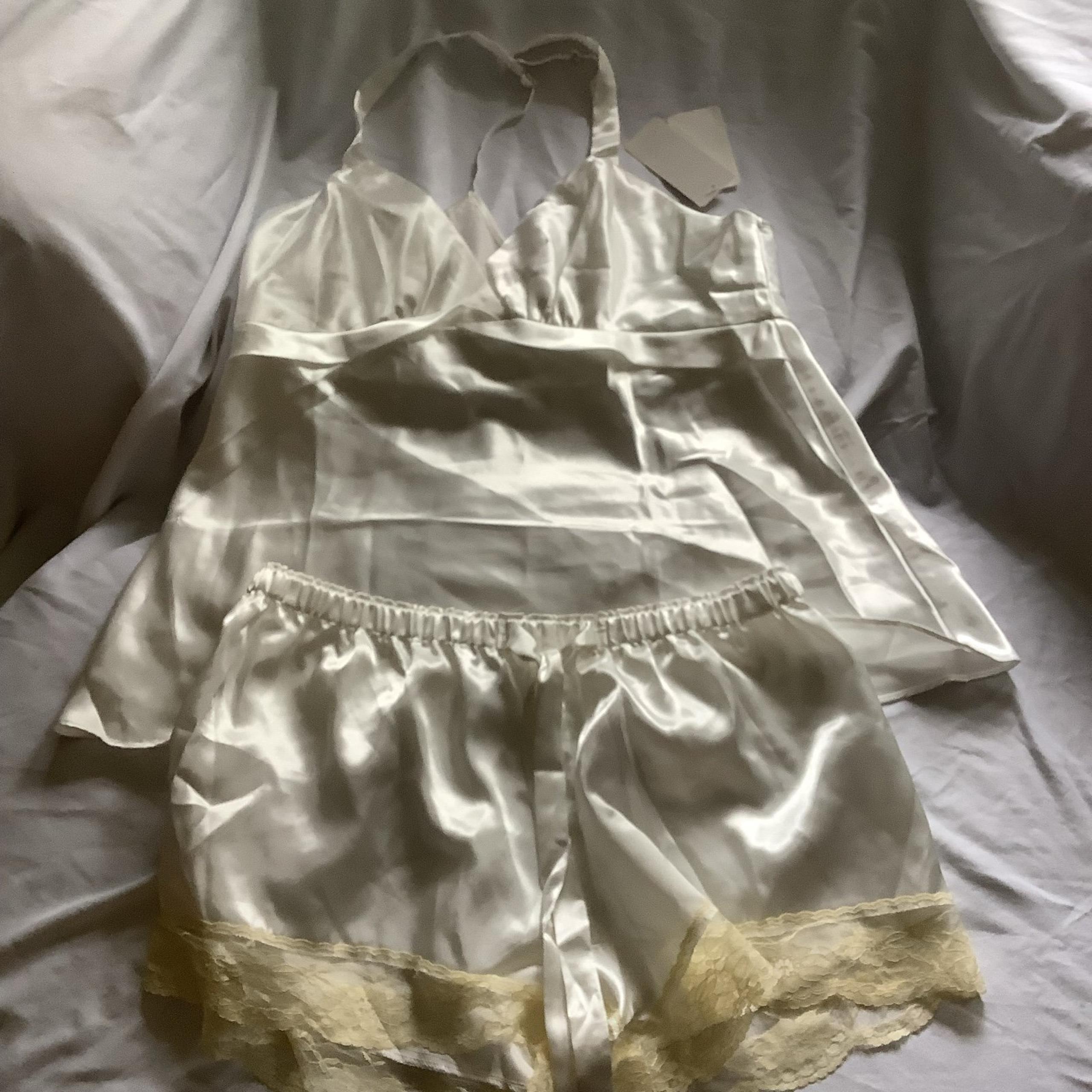 Flora Nikrooz silky pajama set