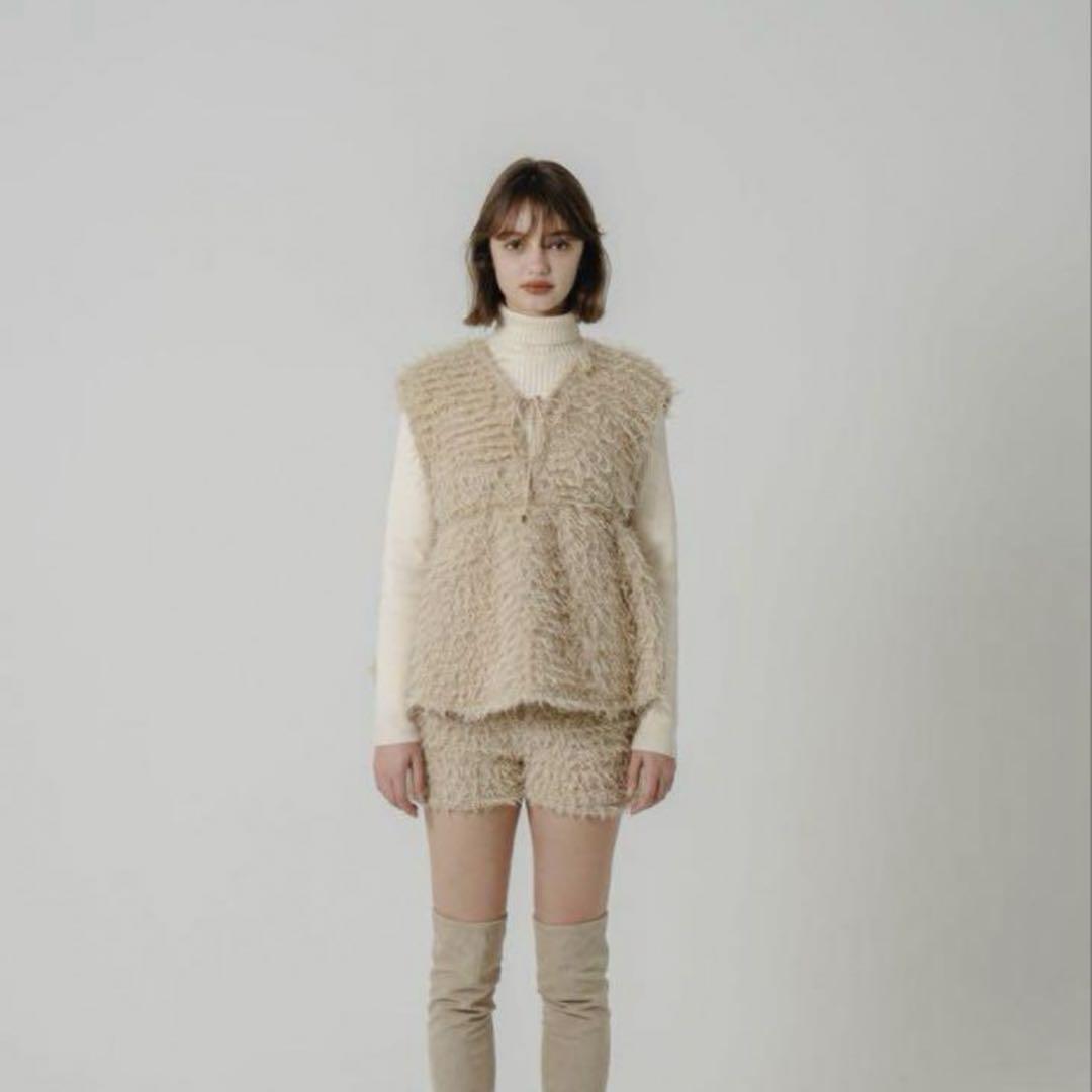 新しく着き FLUFFY Eaphi VEST PEPLUM トップス