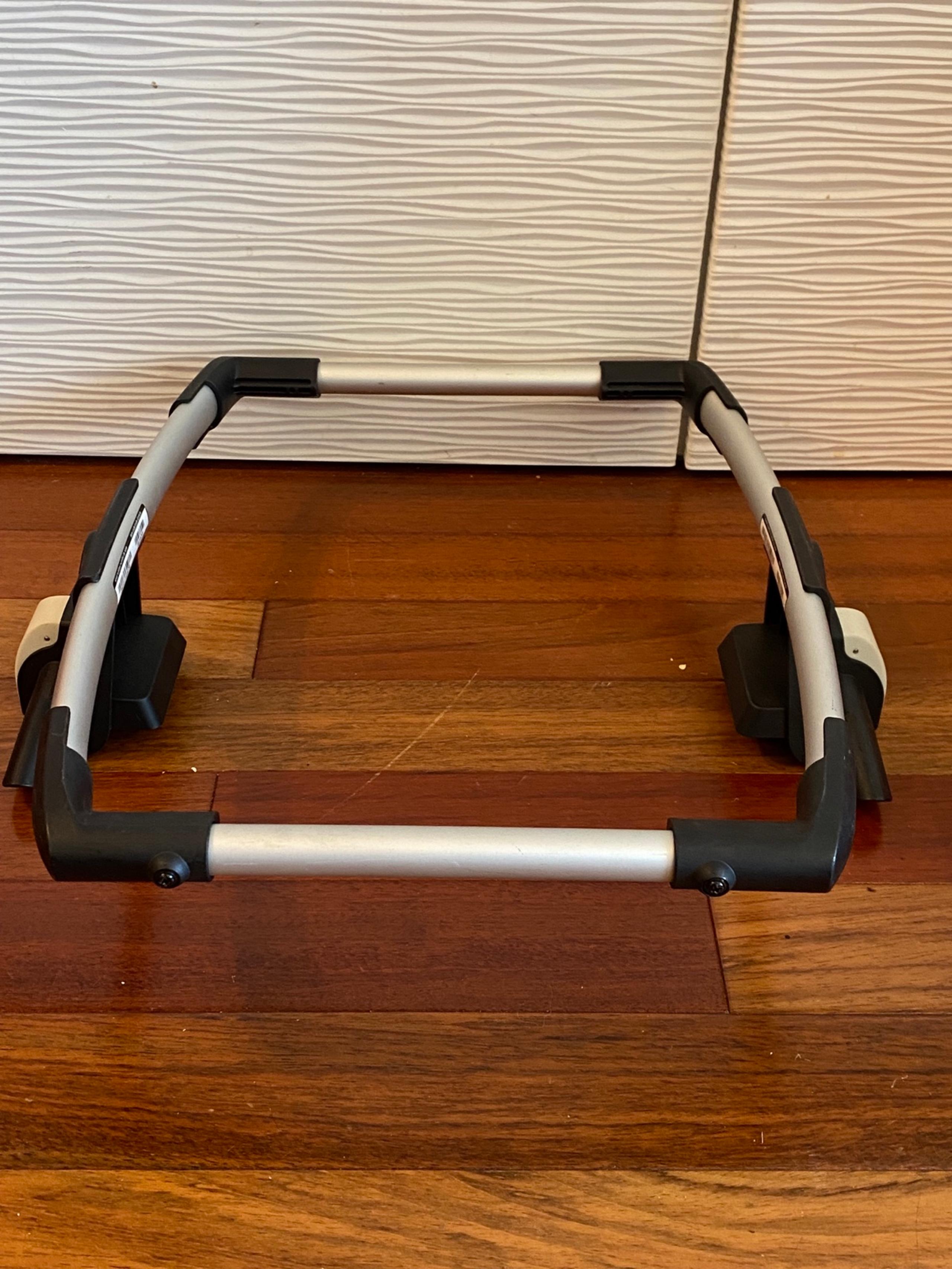 Durable Good Condition Bugaboo Bee Car Seat Adapter for CHICCO