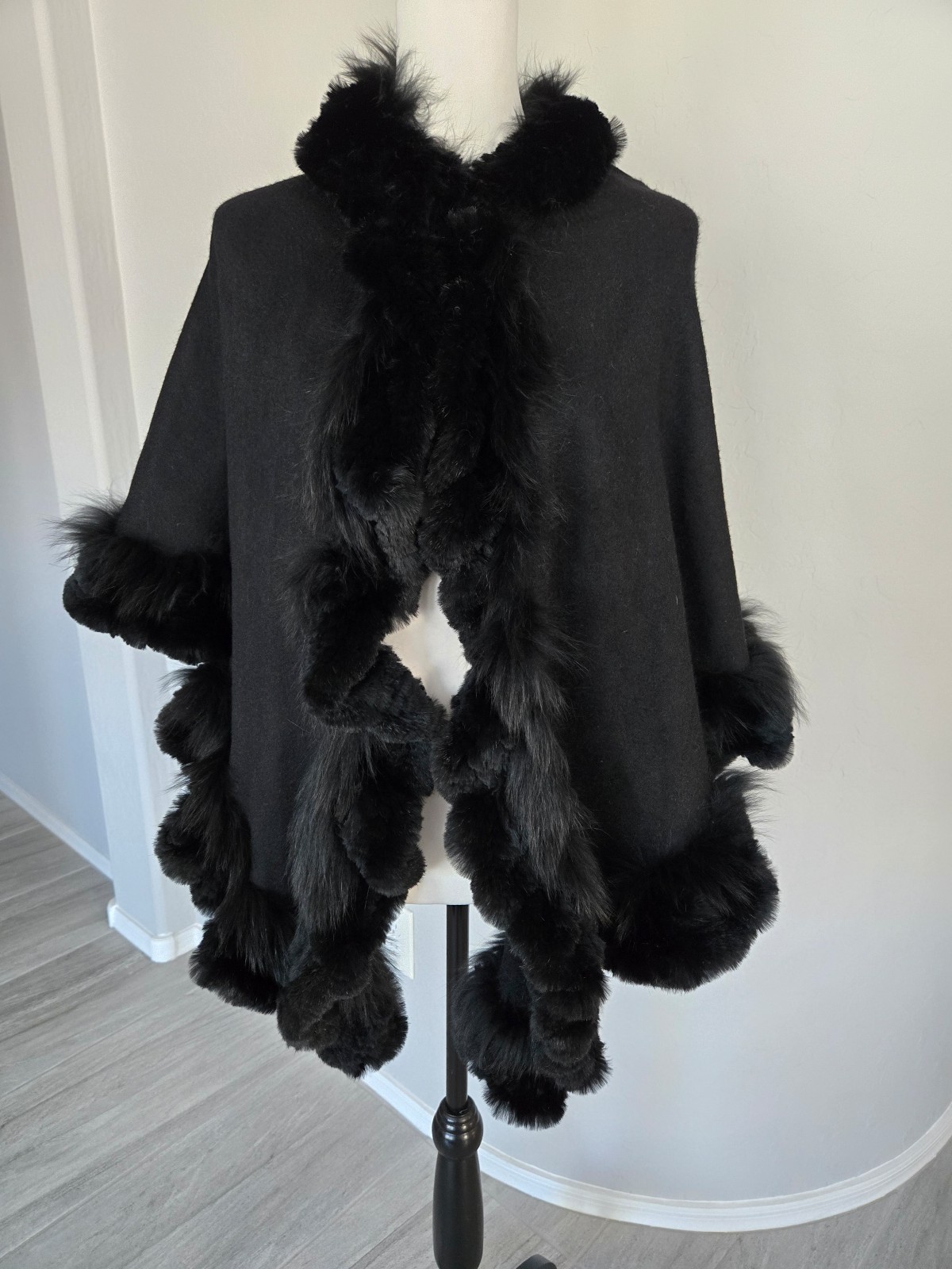 Linda Richards Luxury Fur Trimmed Cashmere Cape Cloak Evening Formal Black 1 Sz