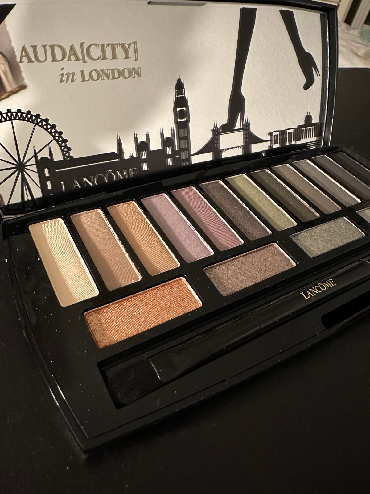 AUDA(CITY) in LONDON 16 Shadow and Liner Pallete Lancôme