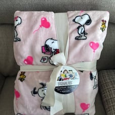 Snoopy Valentine’s Day King blanket