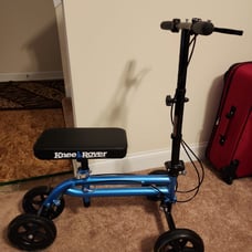 Knee scooter (like new)