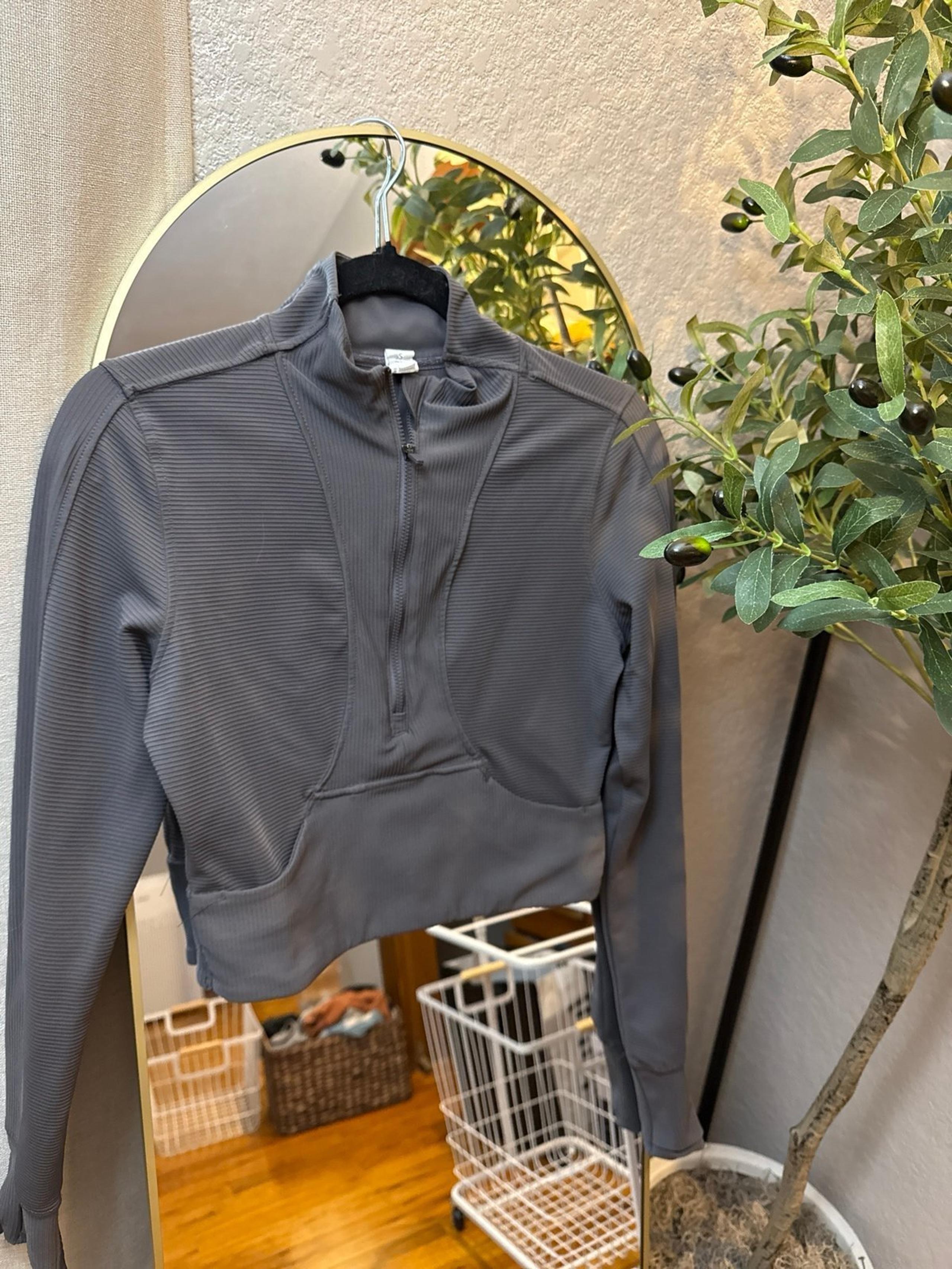 Cropped Zip Up Athletic Top