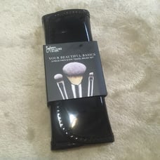 It Cosmetics Your Beautiful Basics Brush Set Trio & Case Bag NWT