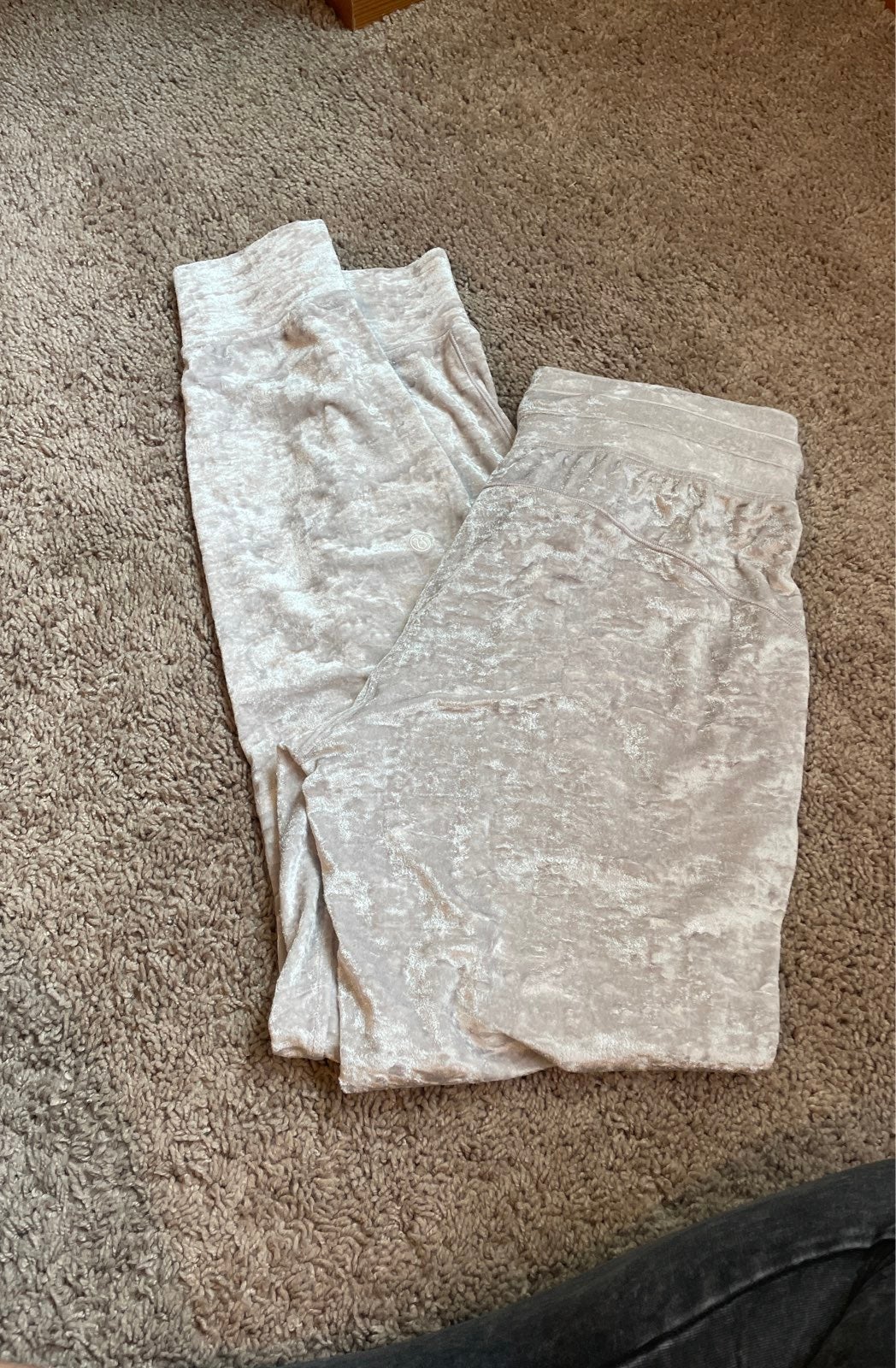 Lululemon white crushed velvet joggers