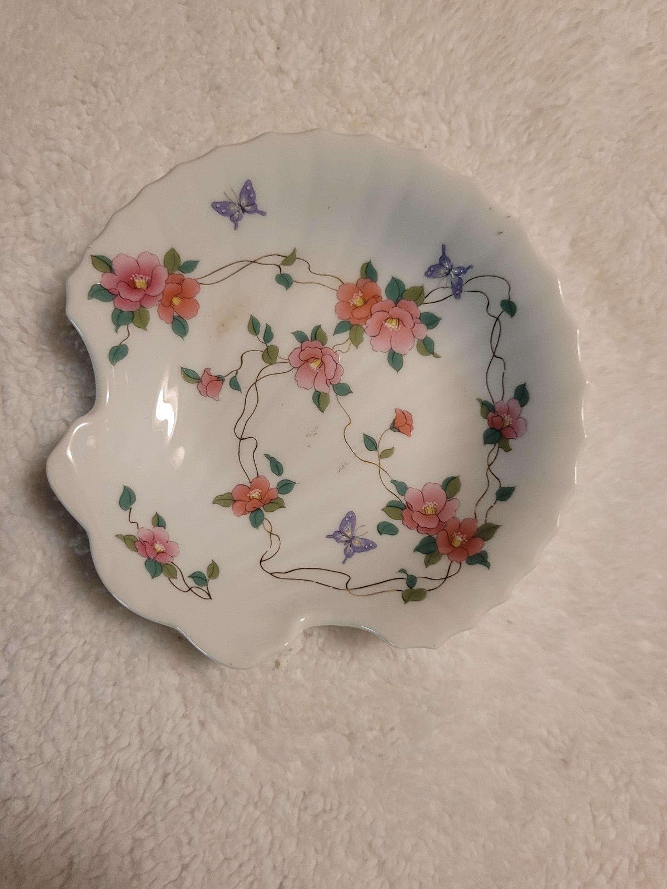 Soap dish Camille shell pretty dainty design ceramic multicolored vintage.