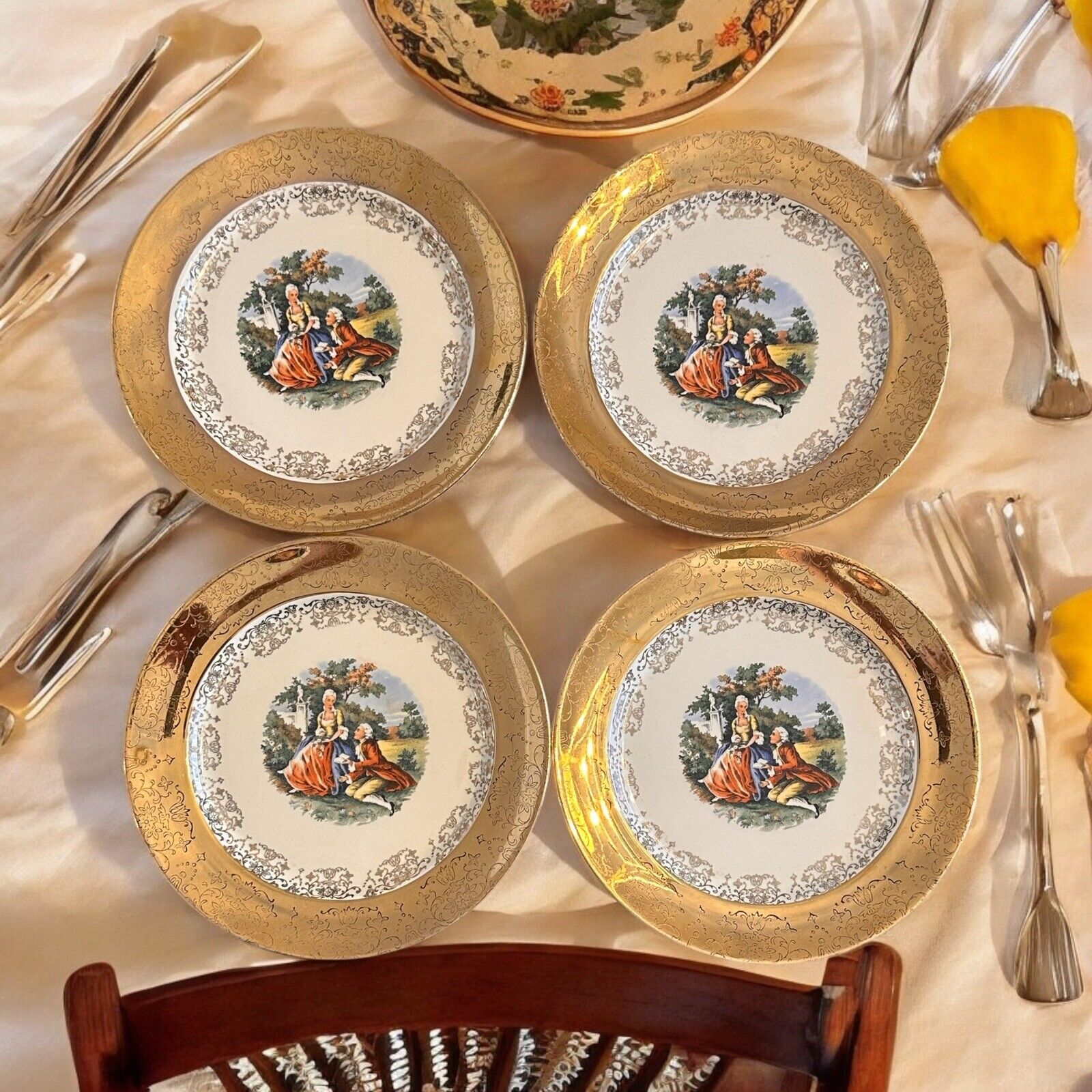 Vintage 4 Sabin Warranted 22k Crest of Gold Bread Plate Courting Couple 7.5”