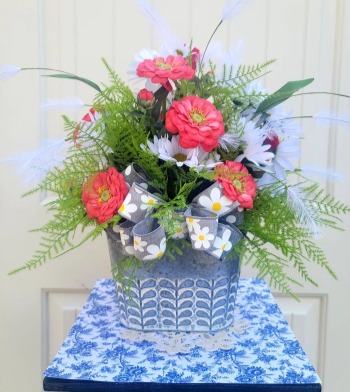 Everyday Farmhouse Daisy and Zinnia Flower Arrangement - Country Dining Table
