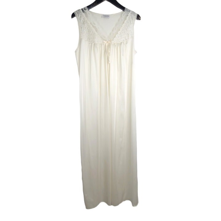 Vintage VANITY FAIR Small Winter White Silky NYLON Nightgown Olga esque Peignoir