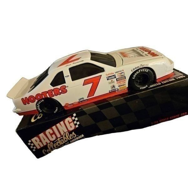 Racing collectibles Alan kulwicki hooters 1 of 5,004 limited edition 1995 bank n