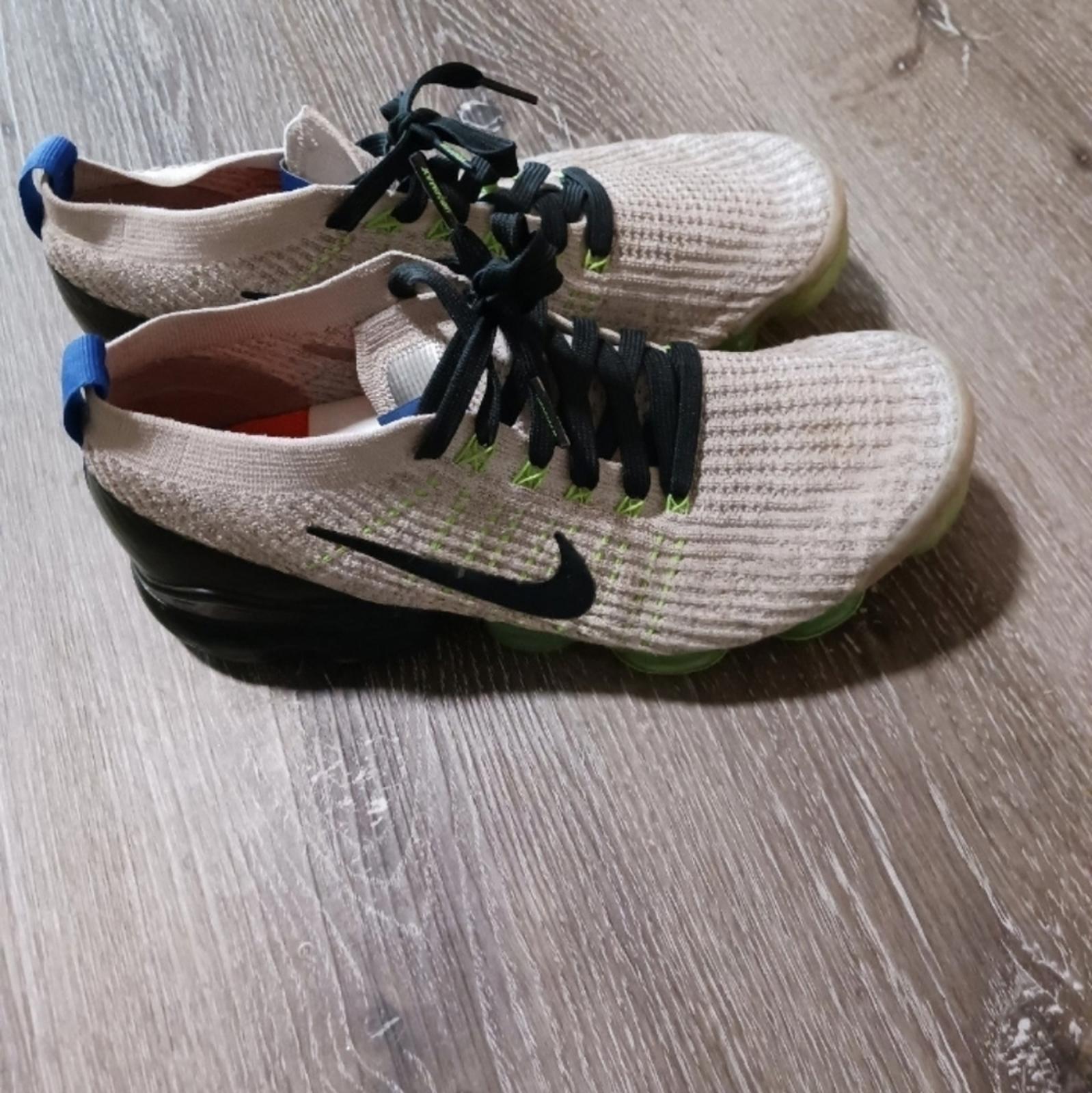 Nike Air Vapormax flyknit 3 size 9