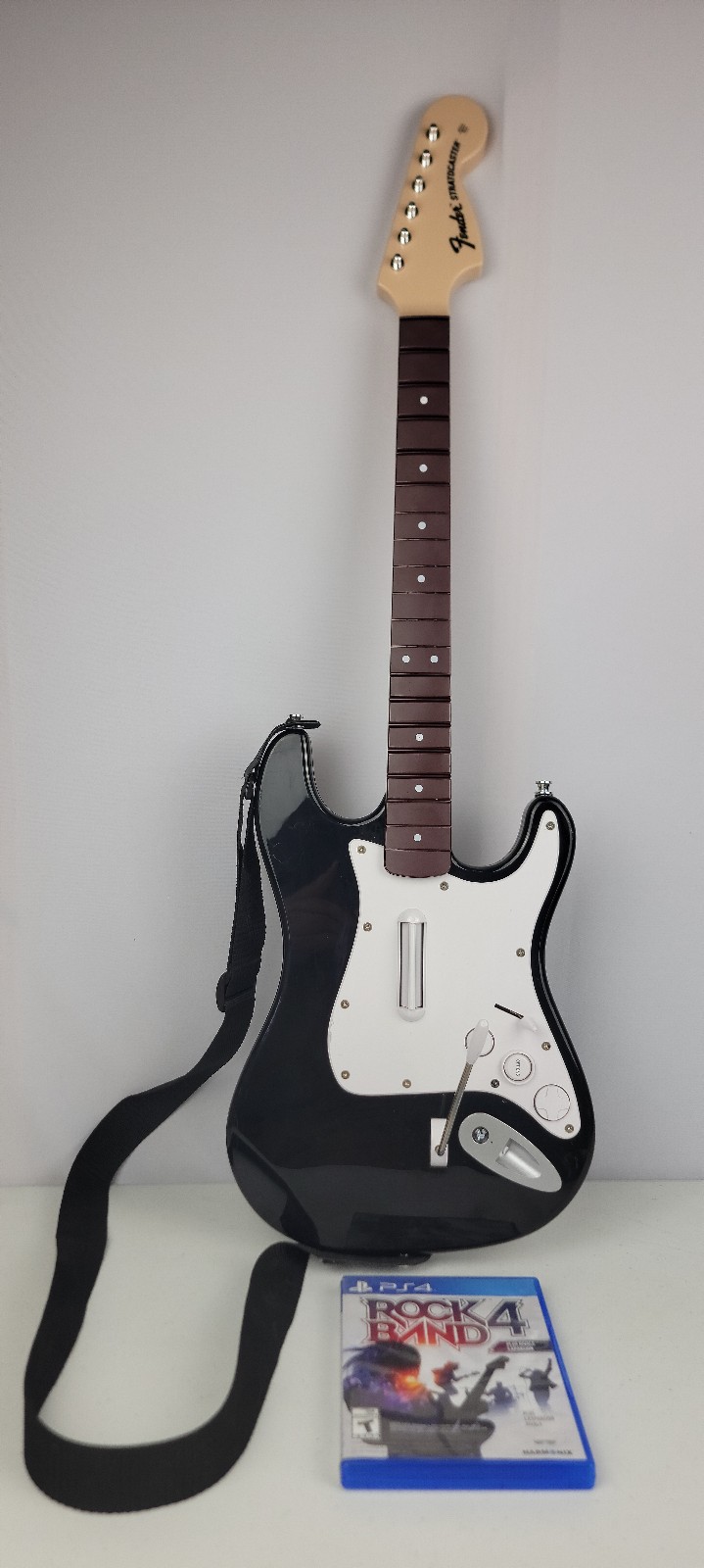 PS4 Rock Band 4 Game/Harmonix Fender Stratocaster wireless guitar model 91261