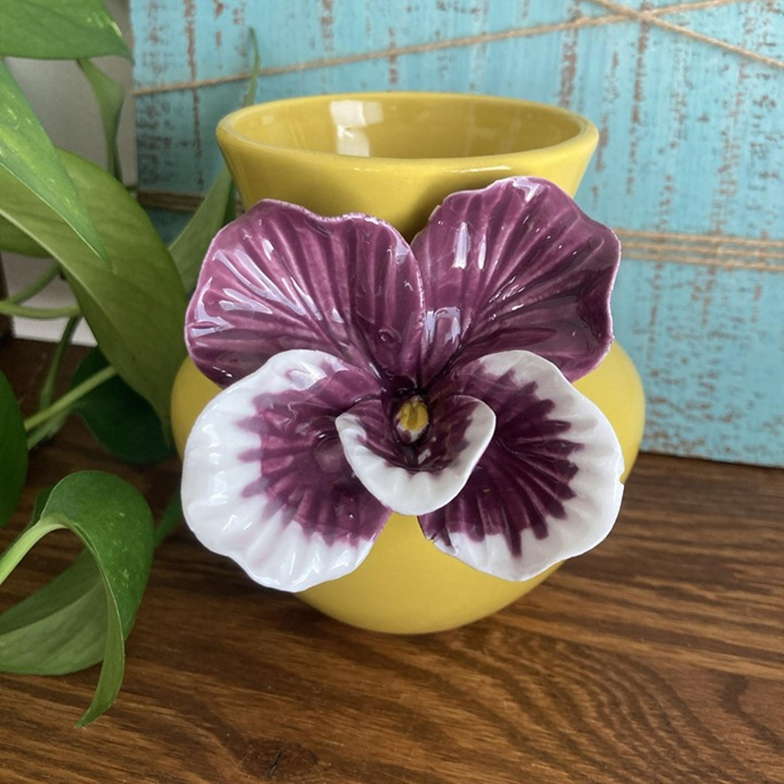 Retired Anthropologie Purple Orchid Pansy 3D Flower Yellow Bud Vase 4.5” READ
