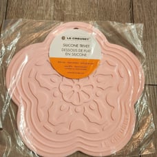 Le Creuset 7.5 inch Silicone Flower Trivet Powder Pink New