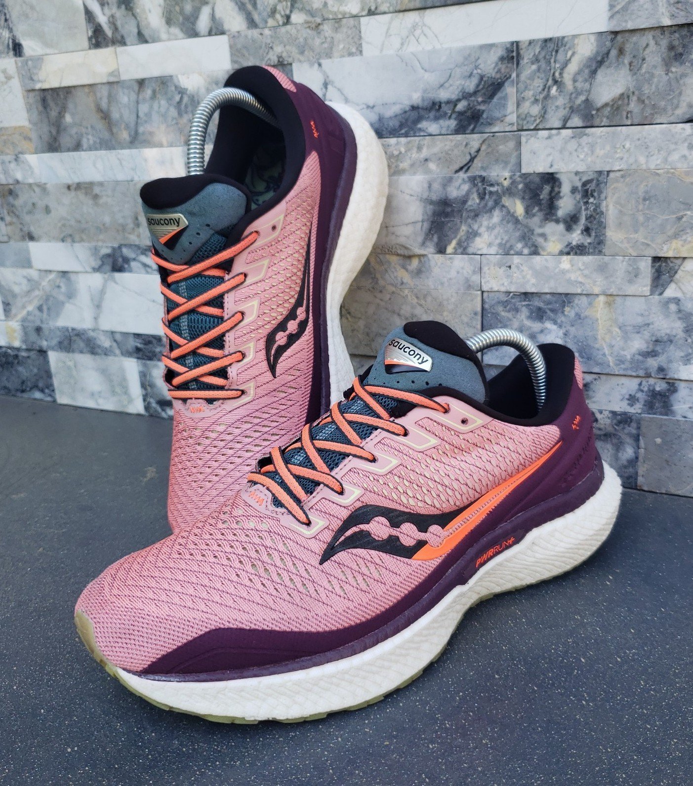 SAUCONY x JACKRABBIT Triumph 18 Women's Road Running Shoes size 9.5