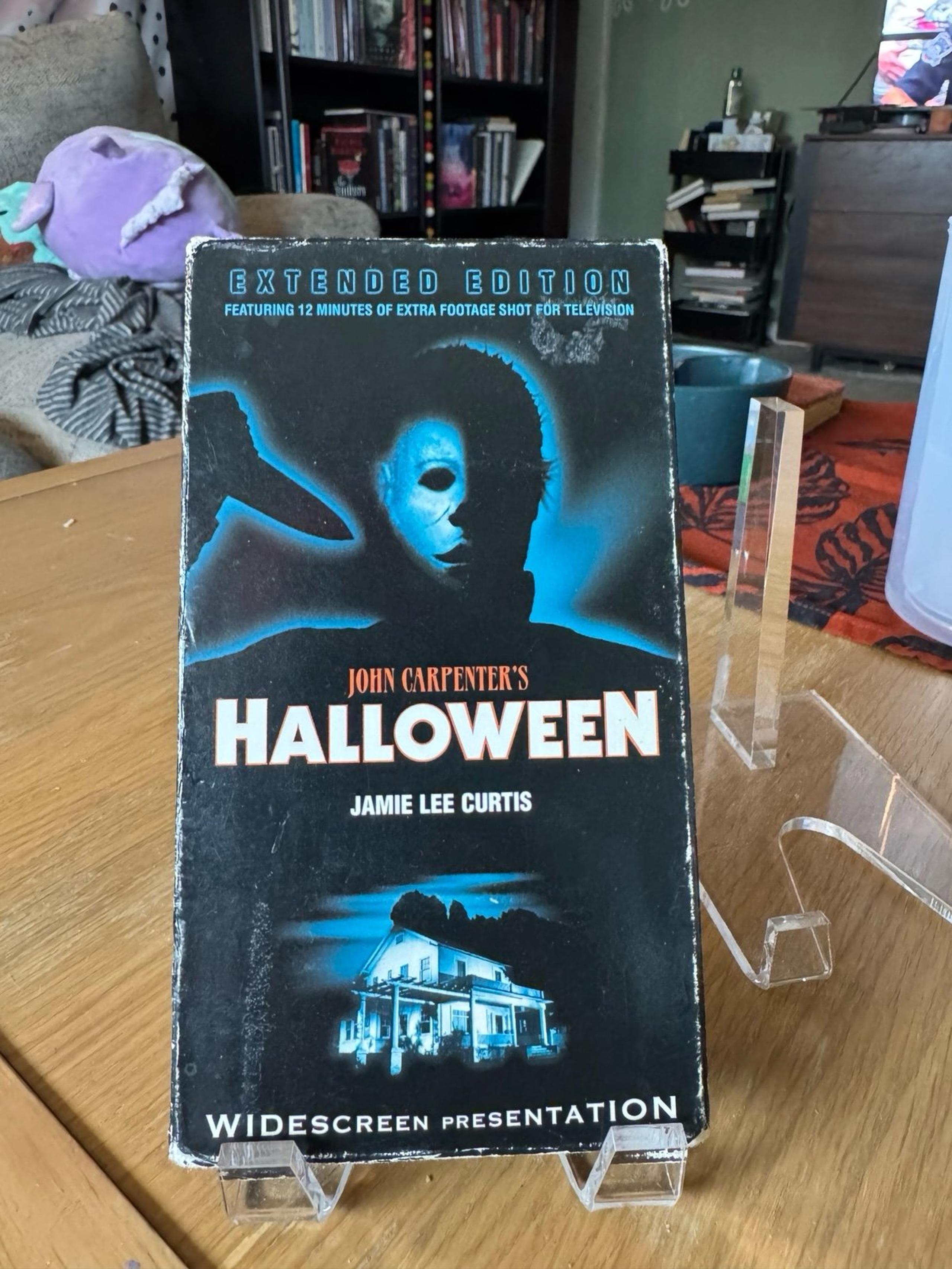 Halloween VHS extended widescreen format