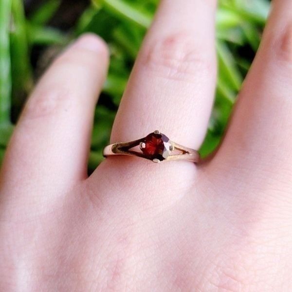 Vintage Solid 9K Gold Genuine Garnet Dainty Ring, size 5.25