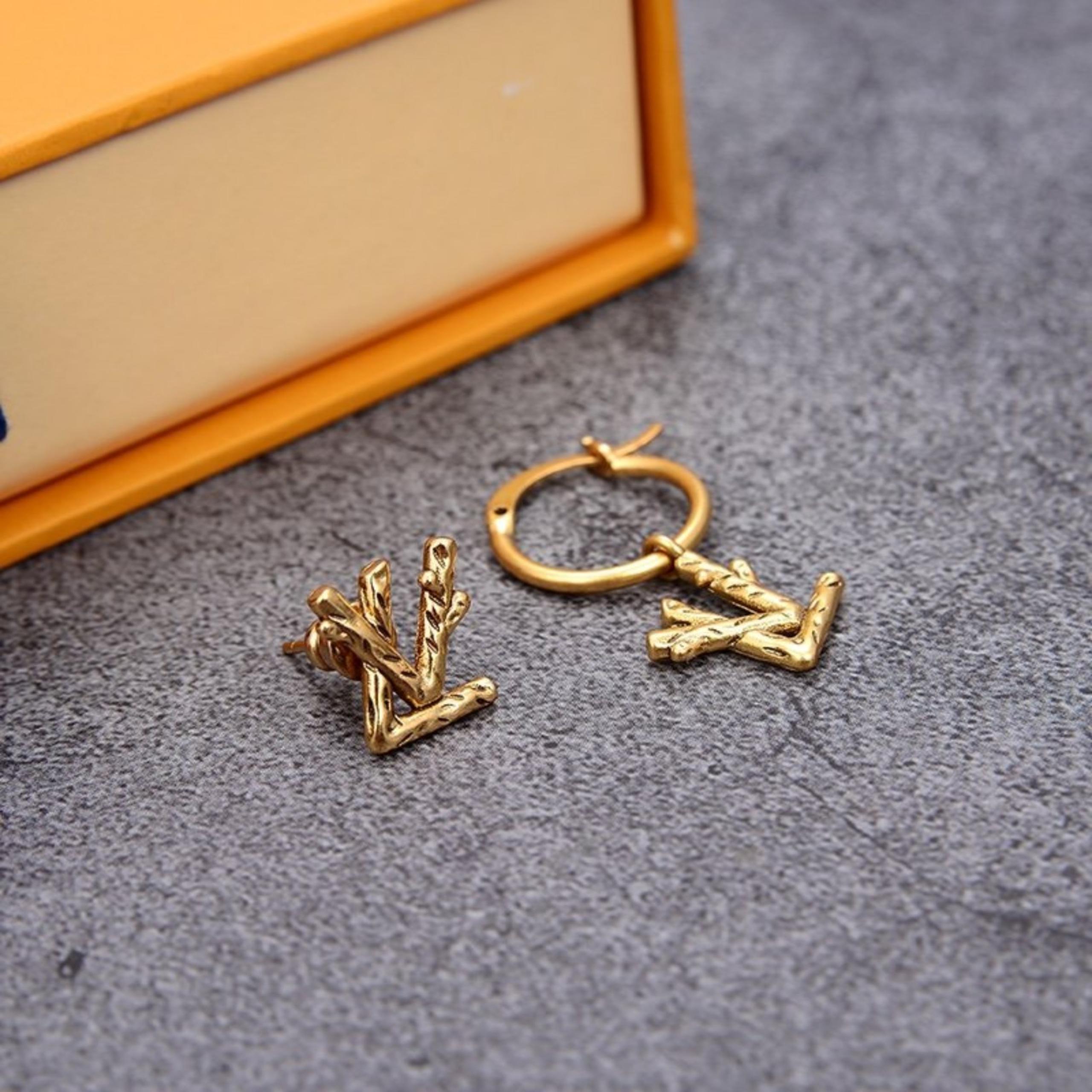 ear stud