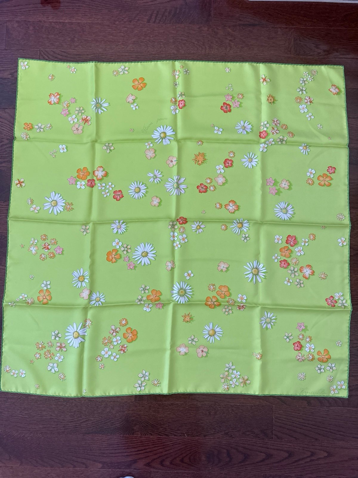 Hermes Square 90 Flower power Silk Light green