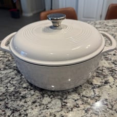 Lodge 6qt round enamel cast iron Dutch oven