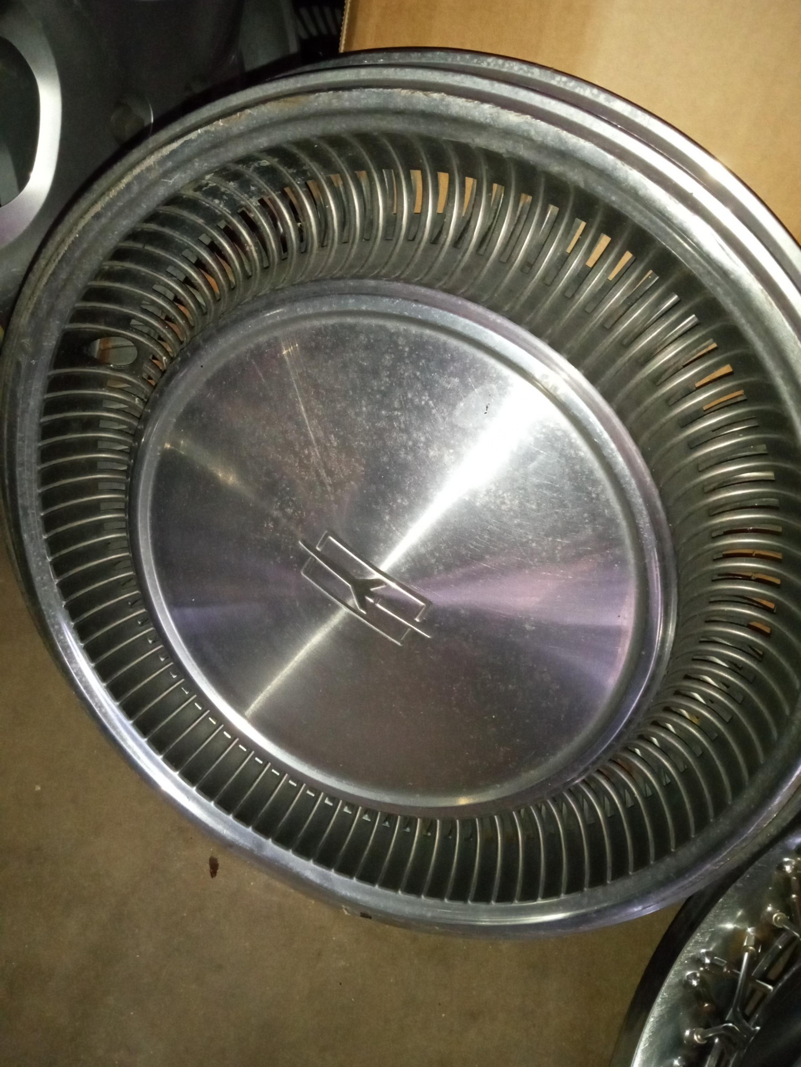 15" Oldsmobile delta 88 hubcap set