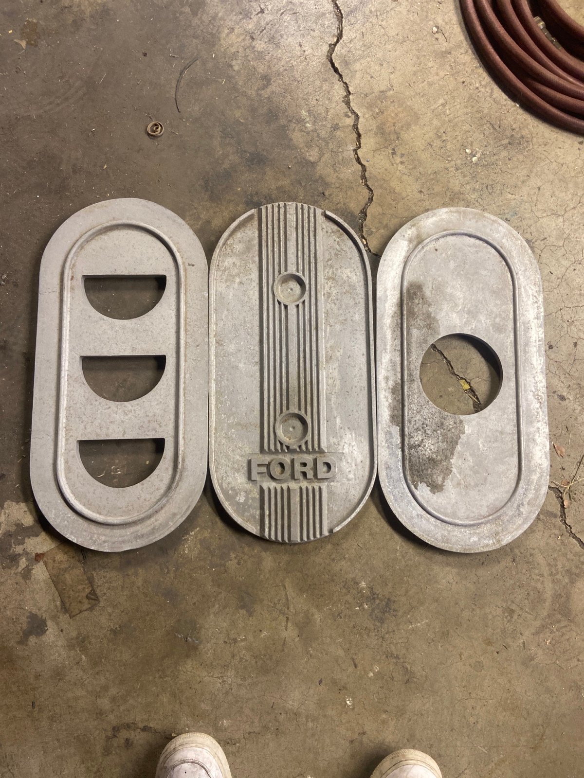 Ford oval air cleaner cover and bottoms