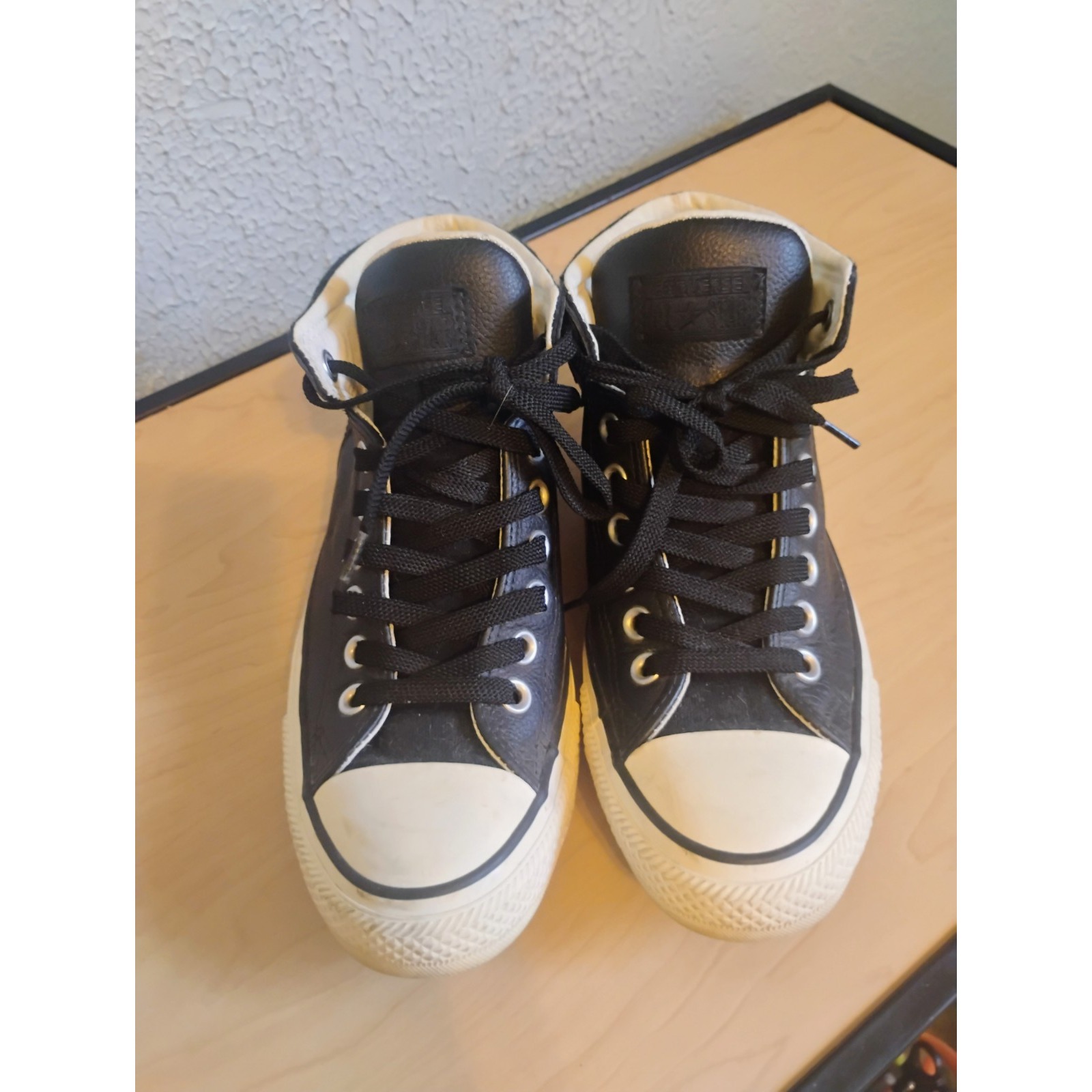 Converse All Star Shoes Black and White Size 7.0 In Nice Shape Clean Condition
