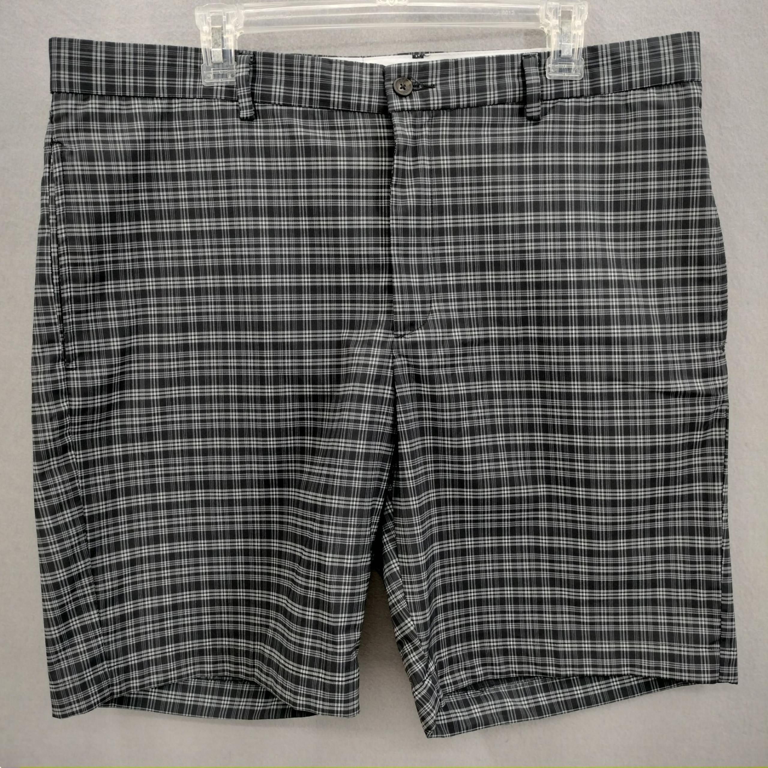 Greg Norman Men Golf Shorts Size 36 (38Act) Elastic Grip Waist Chino Black Plaid