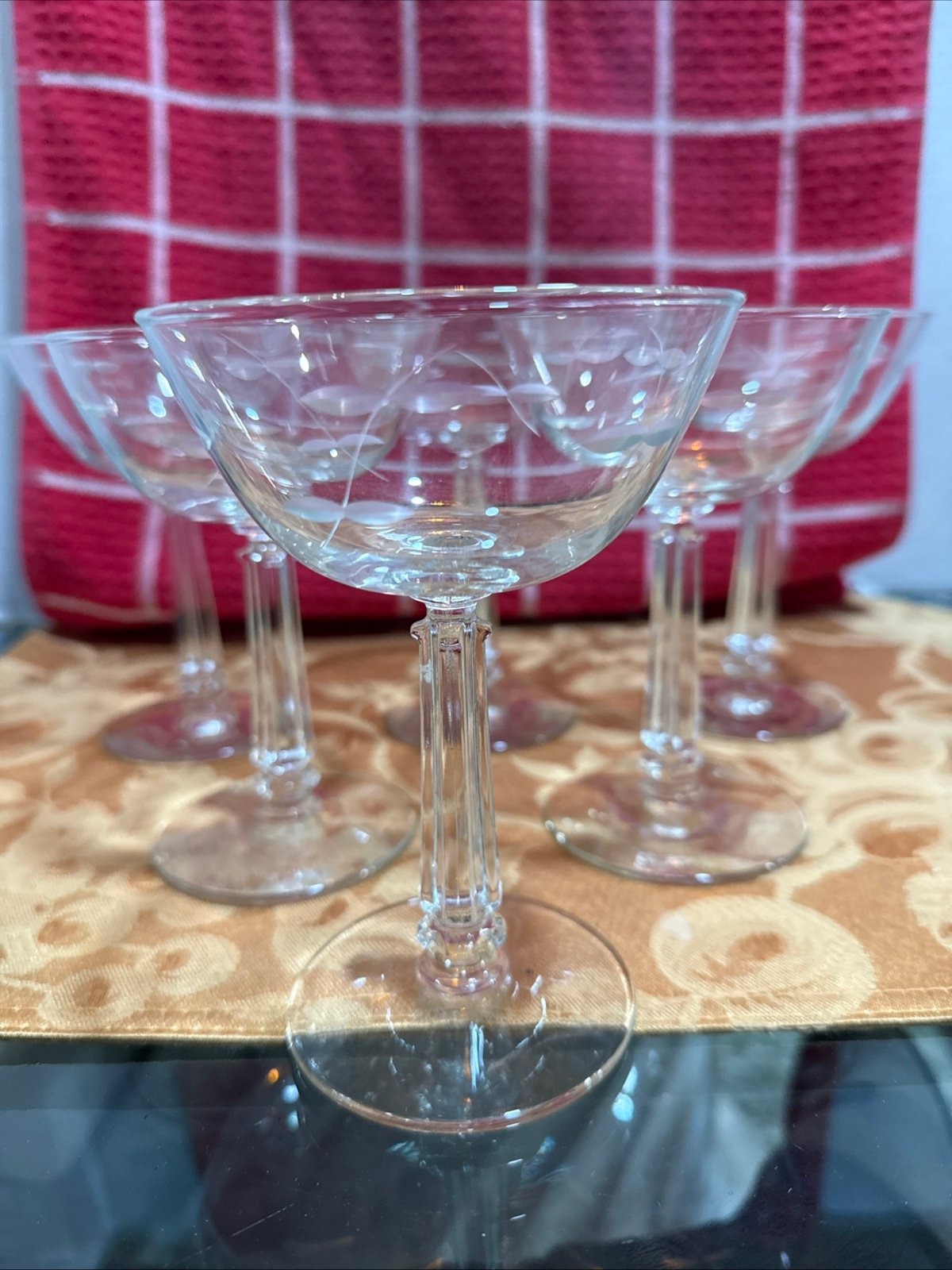 Add a touch of vintage elegance to your celebrations with this set of six Libbey