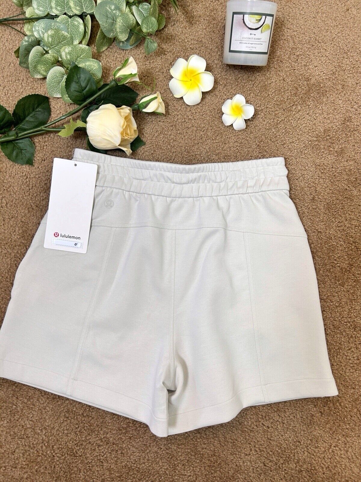 NWT78 Lululemon Softstreme HR Short 4 - BONE - Size 4