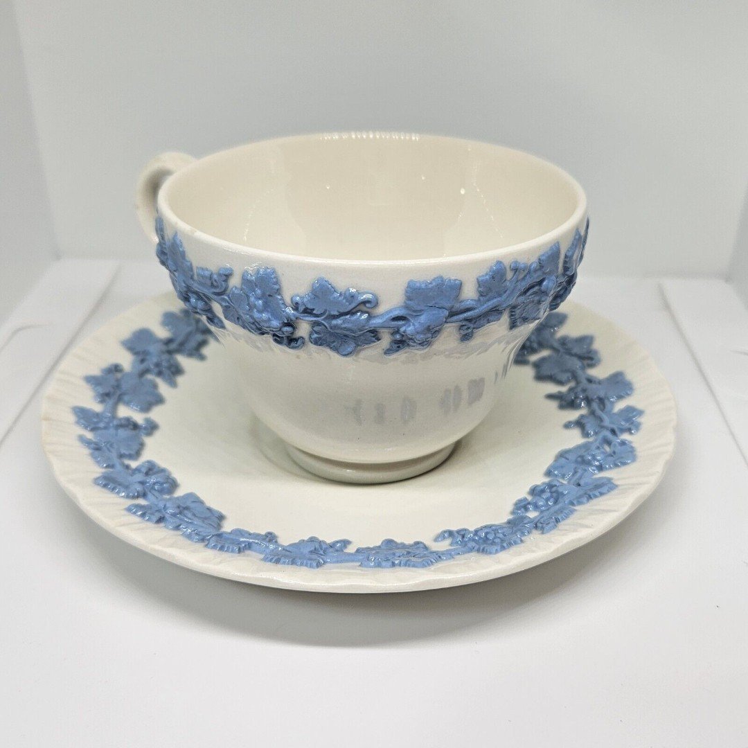 VTG Wedgwood Queensware Etruria & Barlaston Lavender & Cream Cup & Saucer Set