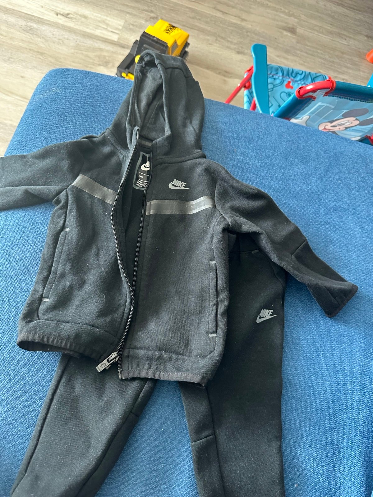 Baby black Nike tech