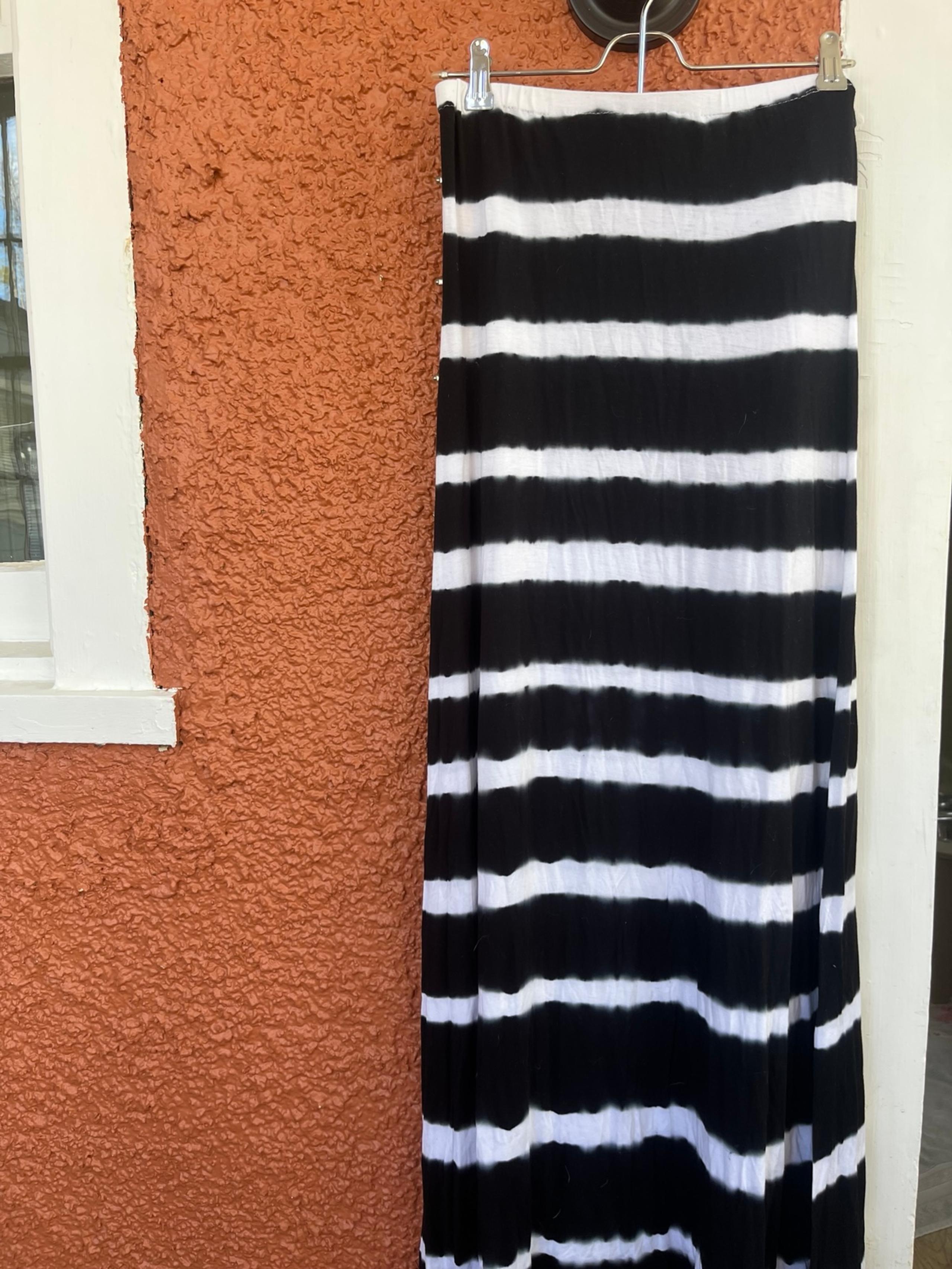 Calvin Klein Jersey Knit LONG BOHO MAXI Skirt Black White Tie Dye Striped Size 6
