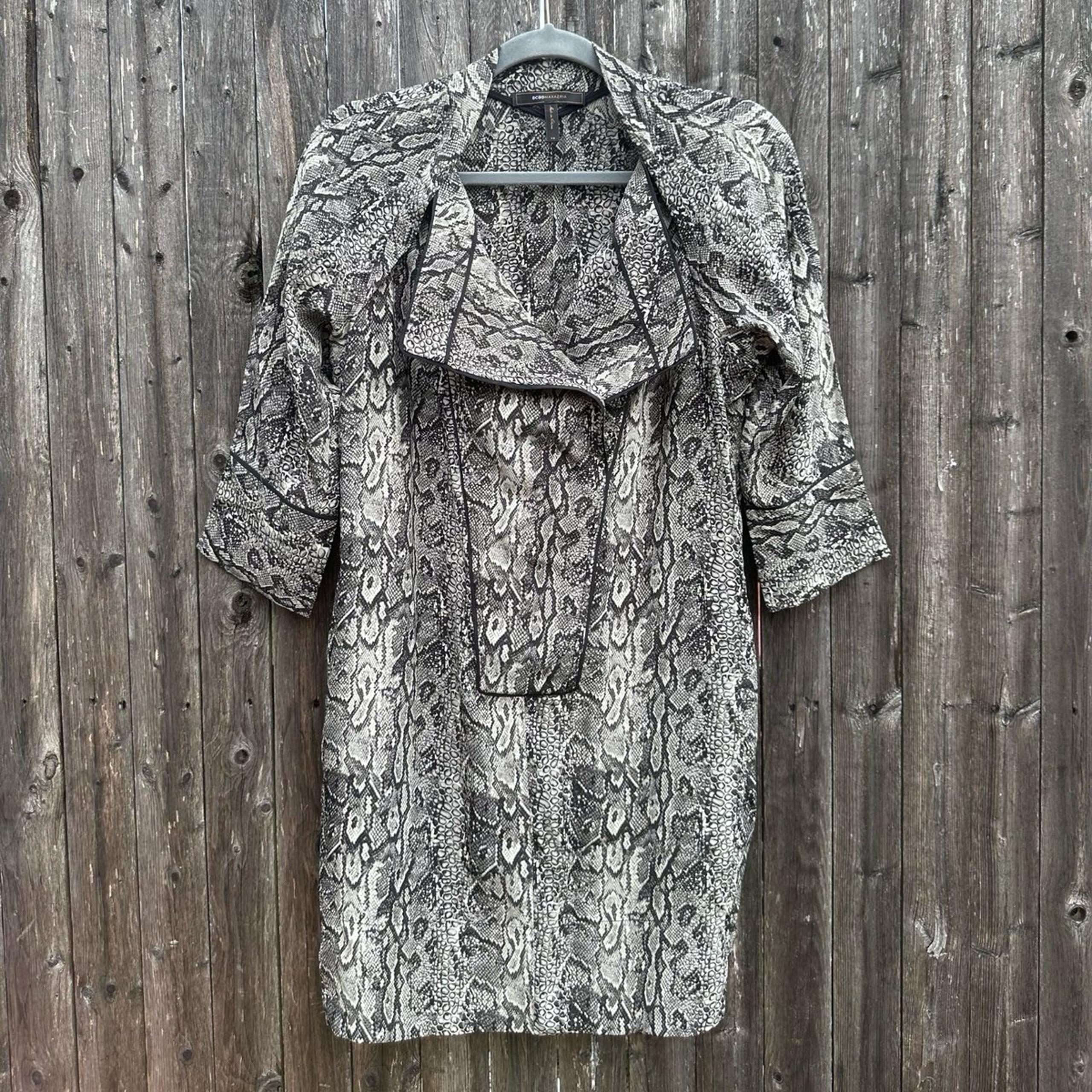 Bcbgmaxazria Silk Snakeskin Lapelled Collar Shift Dress in Grey/Black - Size XS