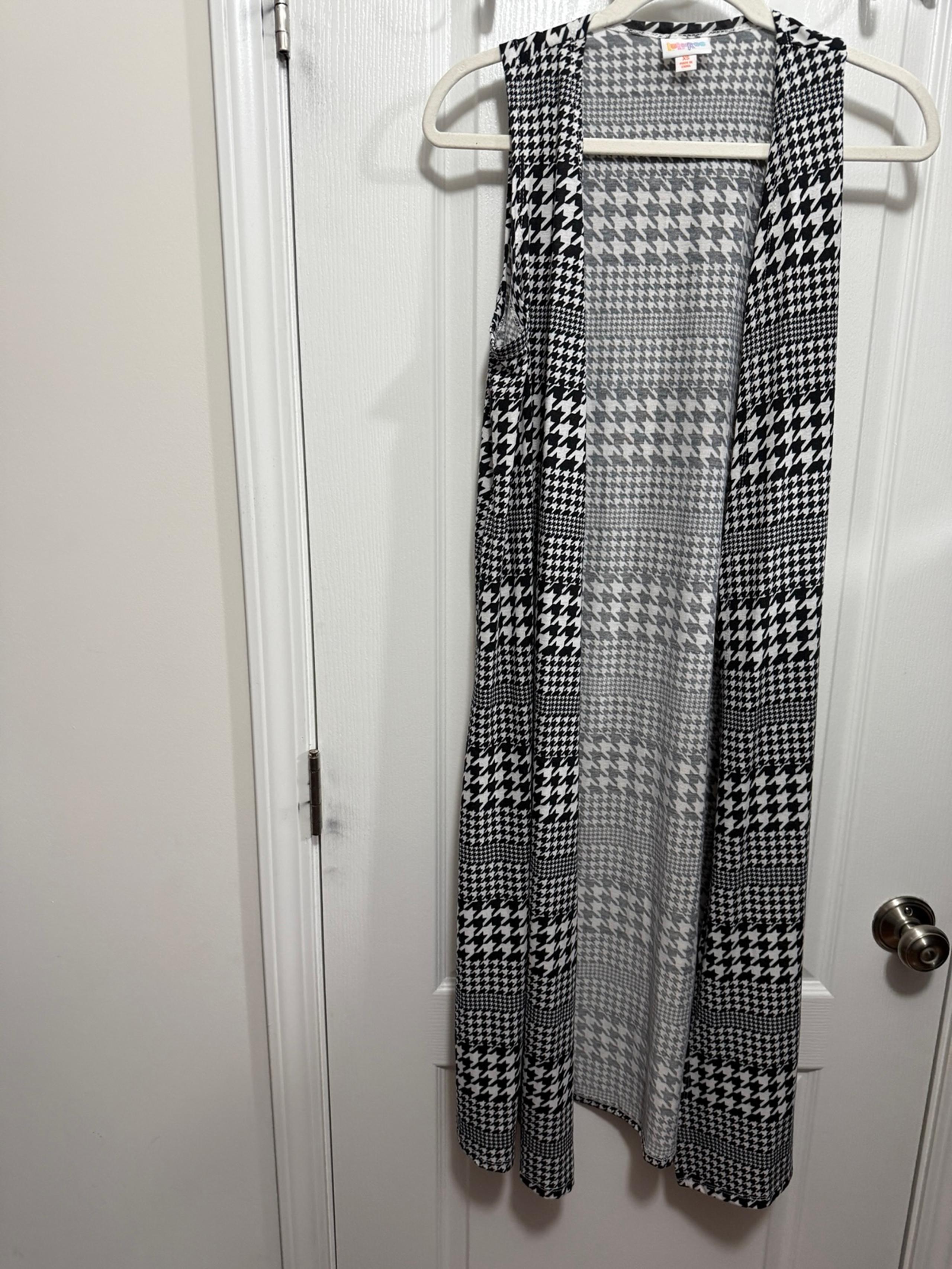 LuLaRoe Joy Houndstooth Knit Duster Vest Women’s XS Black White Sleeveless long