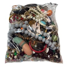 Broken/Repair?repurpose Lot- 4.6 lbs Mixed Jewelry Lot Beads Necklaces Bracelets