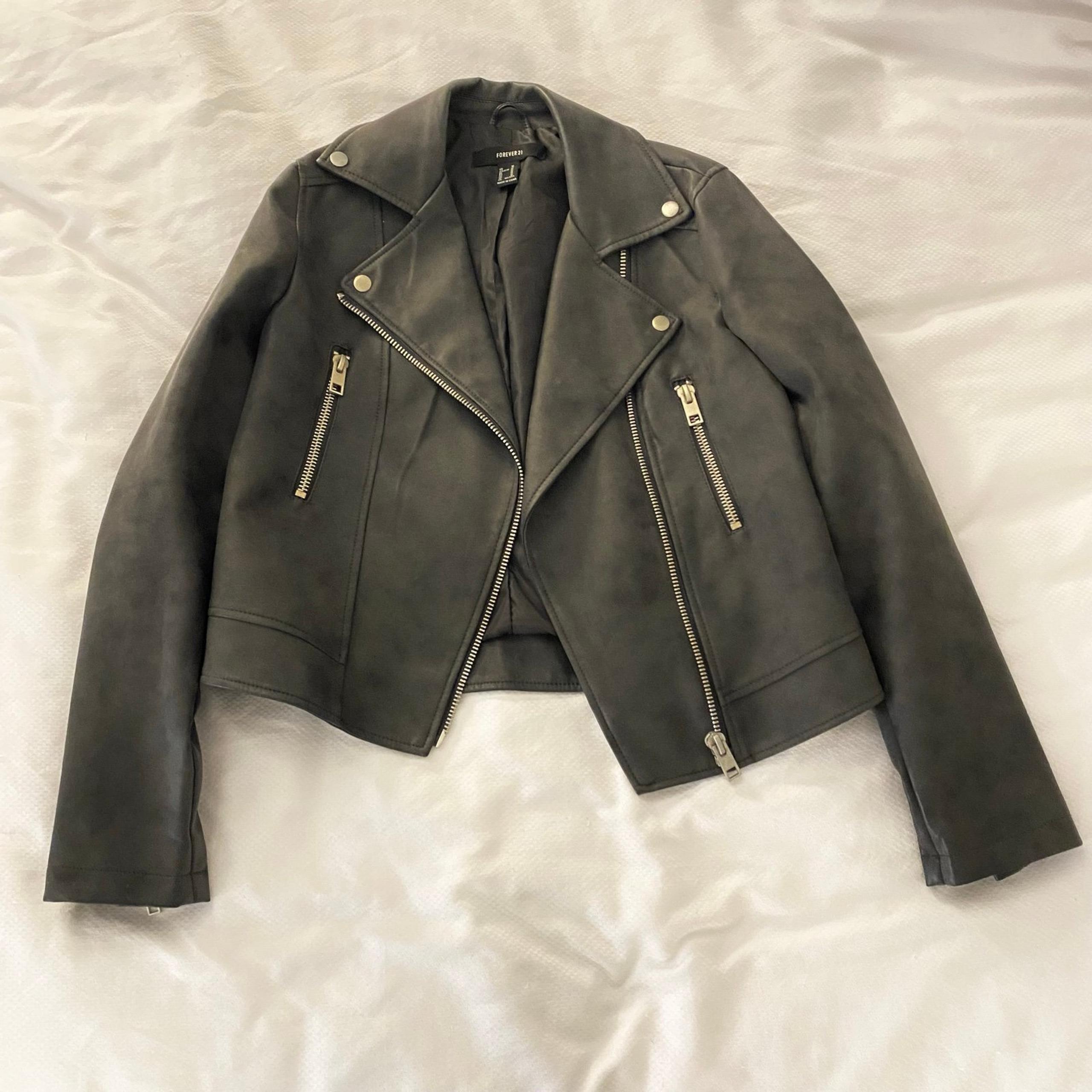 FOREVER 21 Motorcycle Jacket
Womens M Black Faux Leather Zippers
Moto Grunge