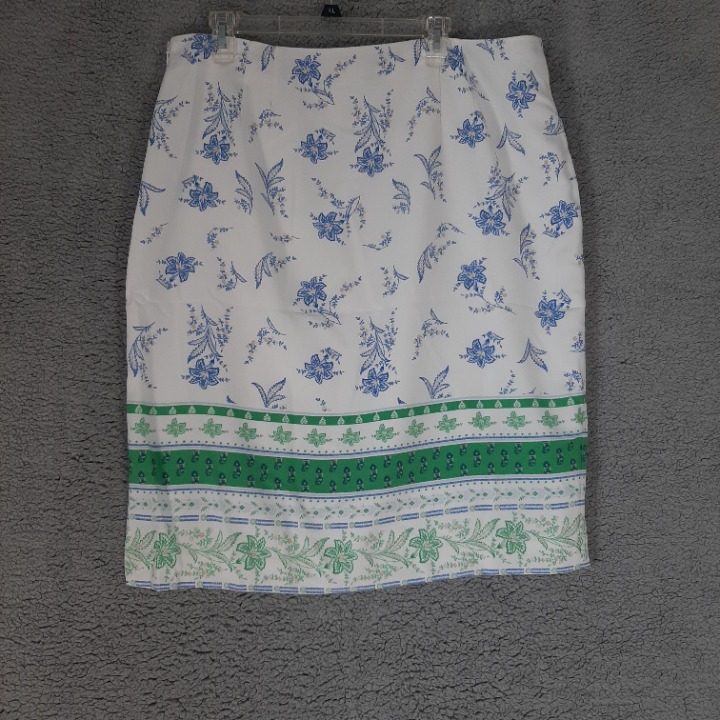 Ann Taylor M Skirt White Floral Blue Flowers Size 16