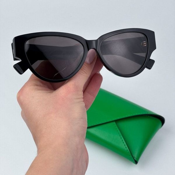BOTTEGA VENETA キャットアイフレムサンクラス BV1319S 001 Bottega Veneta Women Black Grey Cat Eye BRAND NEW Sunglasses