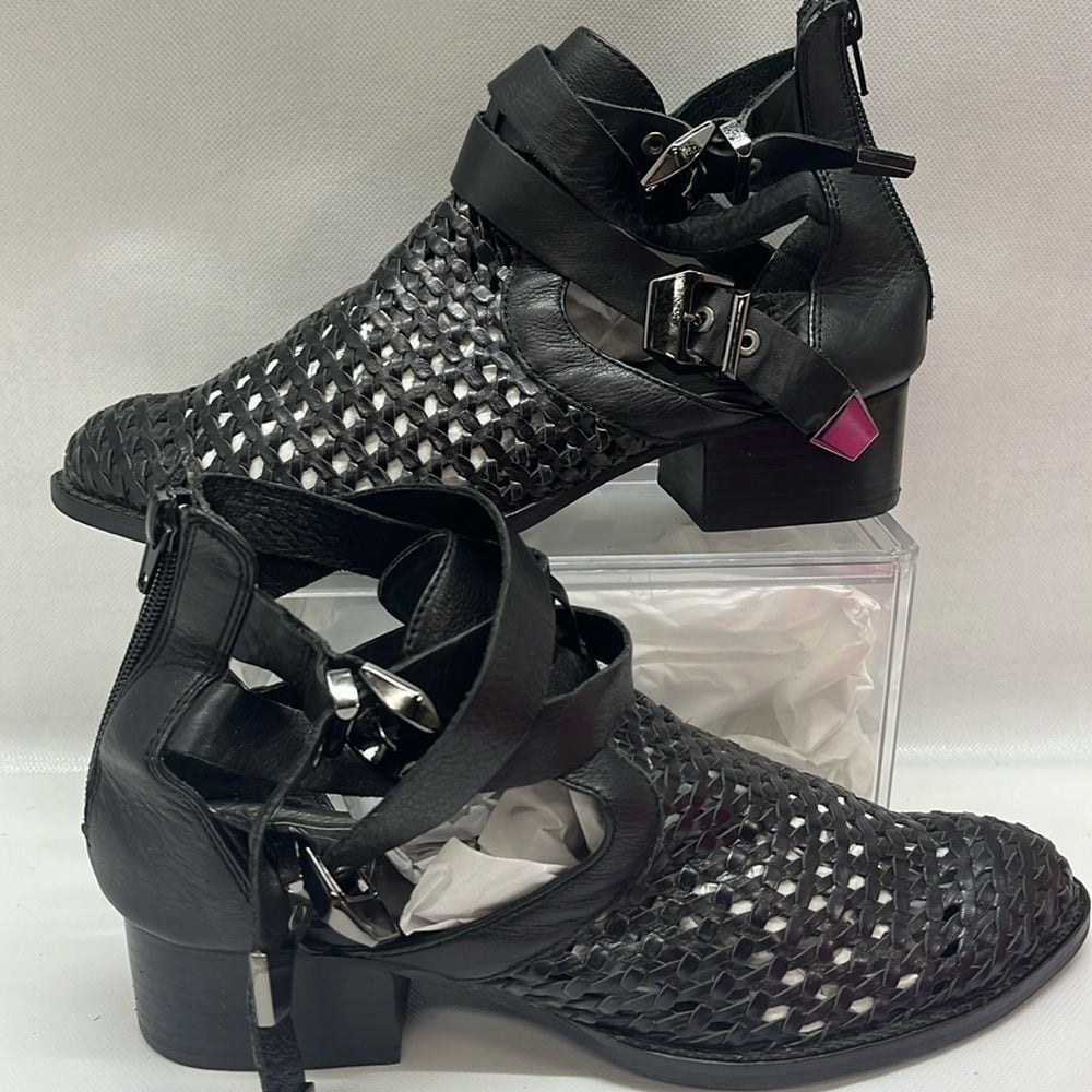 Jeffrey Campbell Vintage Everly boot size 8