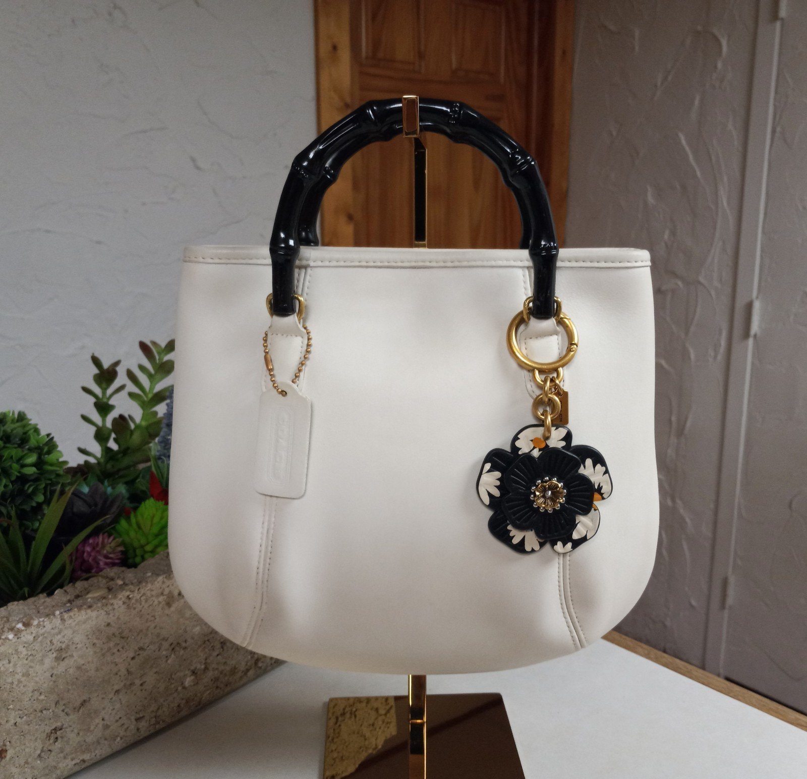 COACH Vintage 9996 Framed Pouch Leather Shoulder Bag Purse, 1997.