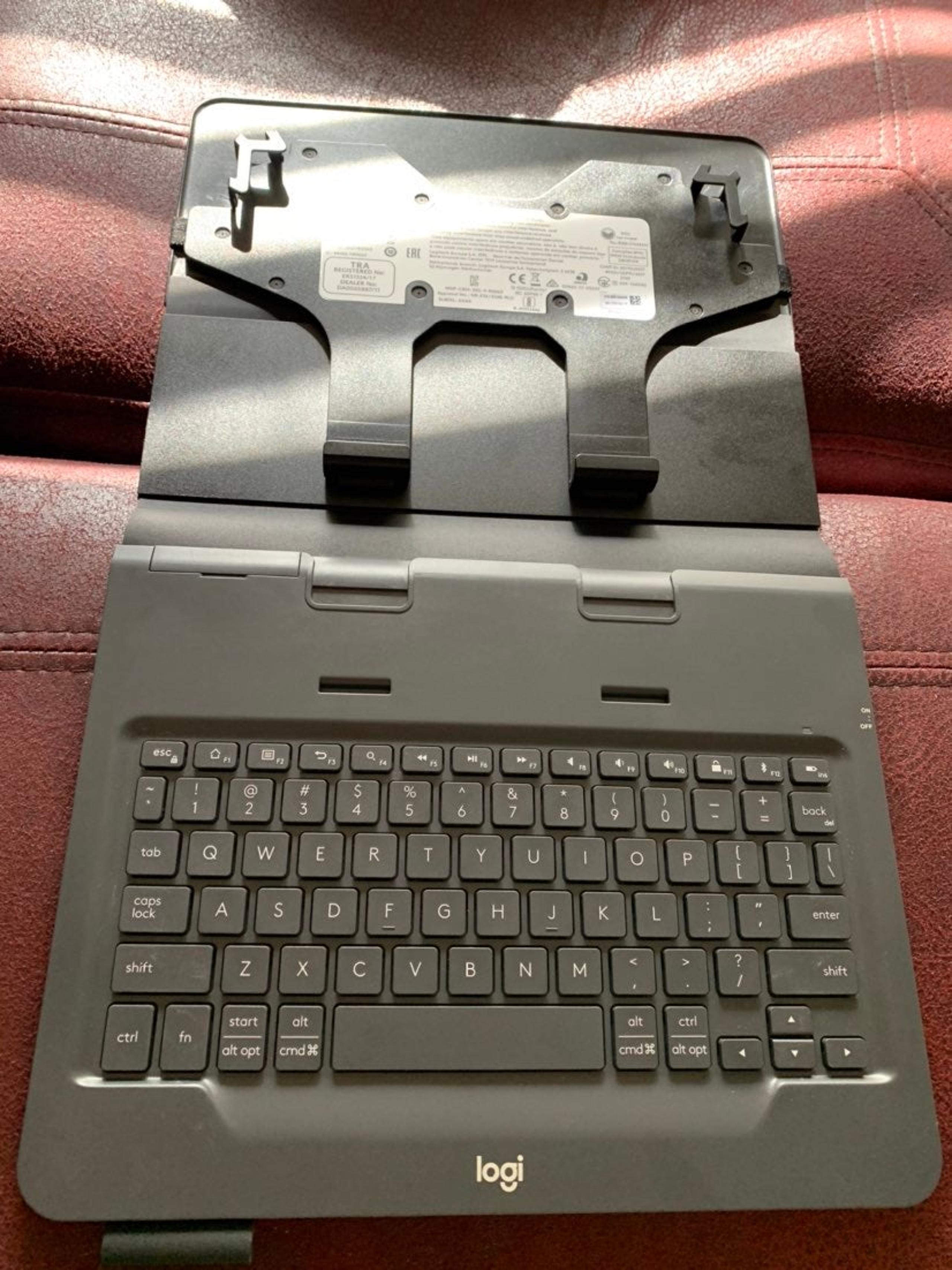 Logitech Universal Keyboard Case wireles