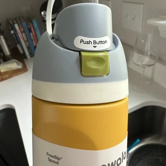 Owala 24 oz. Yellow and Gray Water Bottle with FreeSip Spout NWT