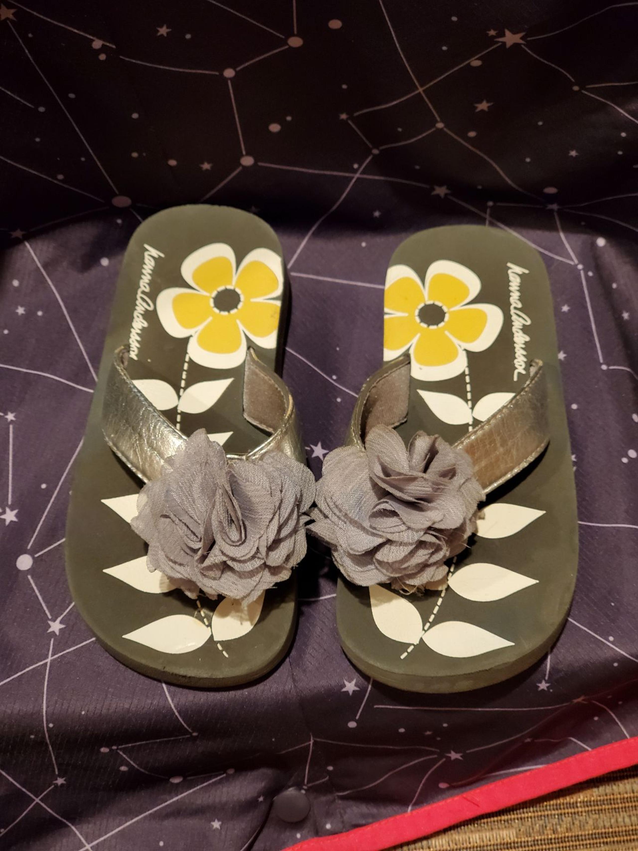 Hanna Andersson Gray Flower Flip Flops