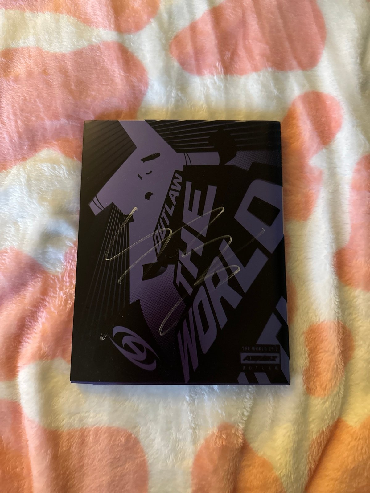 ATEEZ THE WORLD EP 2 OUTLAW SIGNED MINGI ALBUM