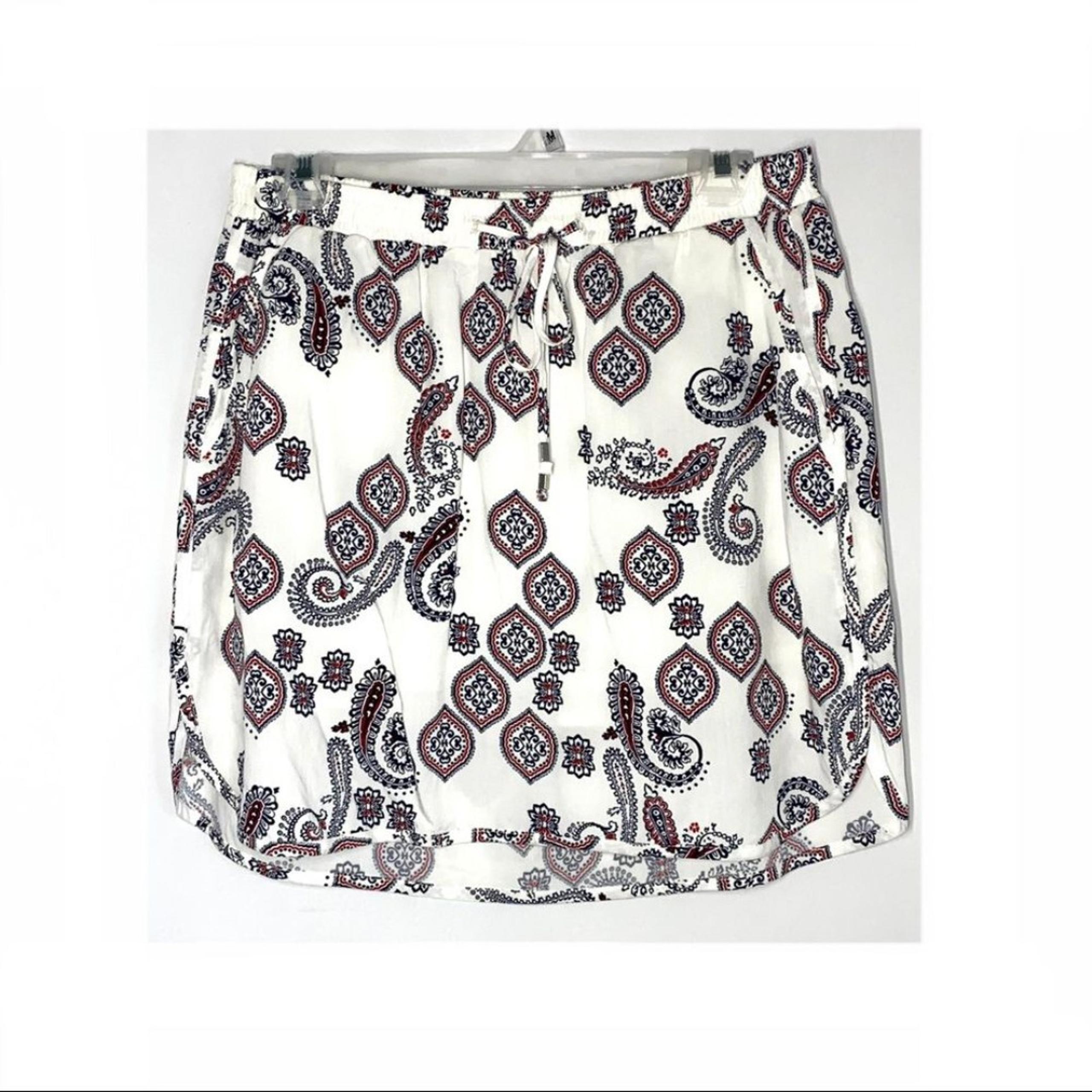Dolphin Hem White Paisley skirt