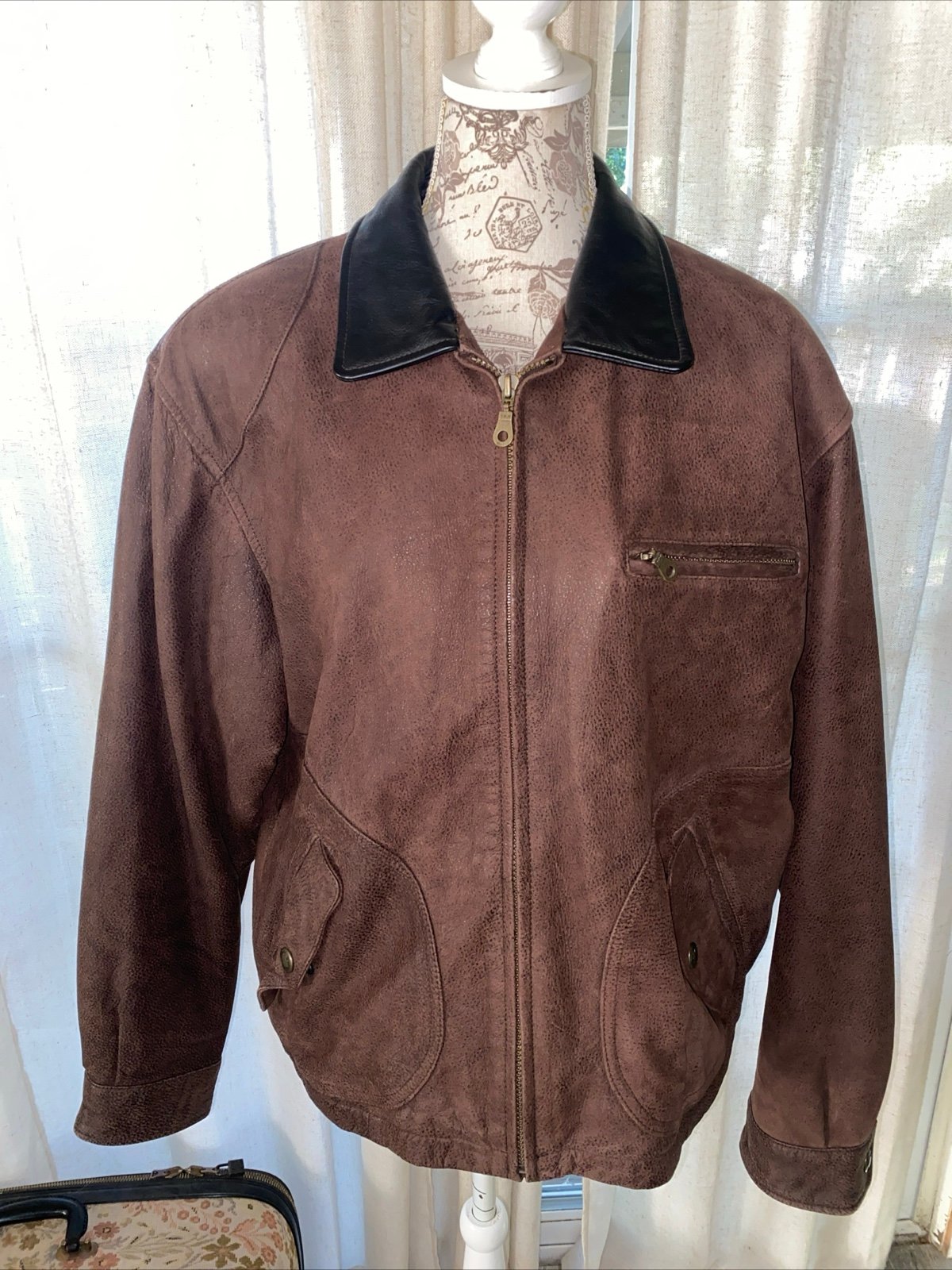 Vintage St John’s Bay Flannel Lined Leather Bomber Jacket Men’s Size Large