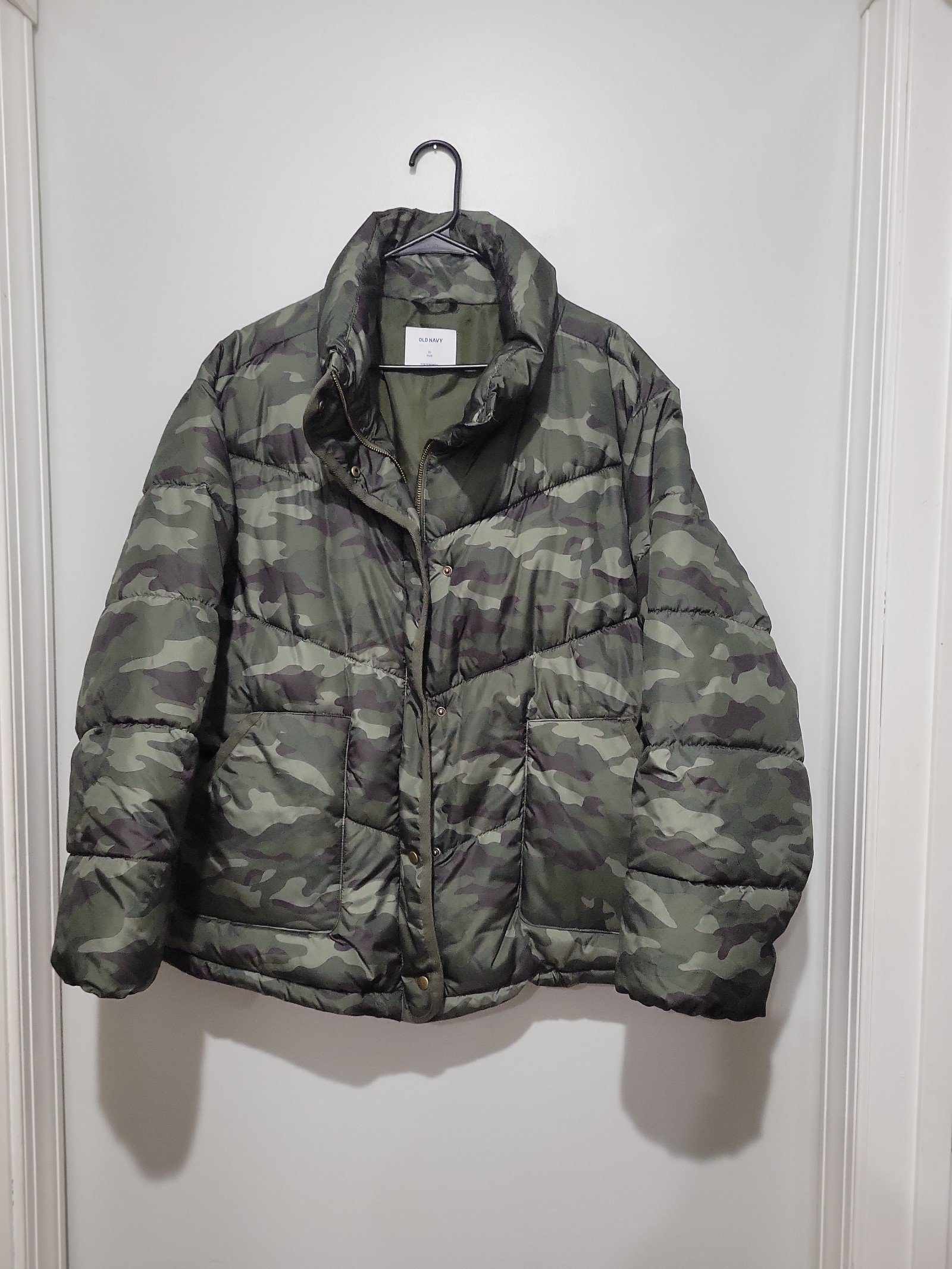 Old Navy Camo Green Puffer Jacket. Size 2 Extra Large.