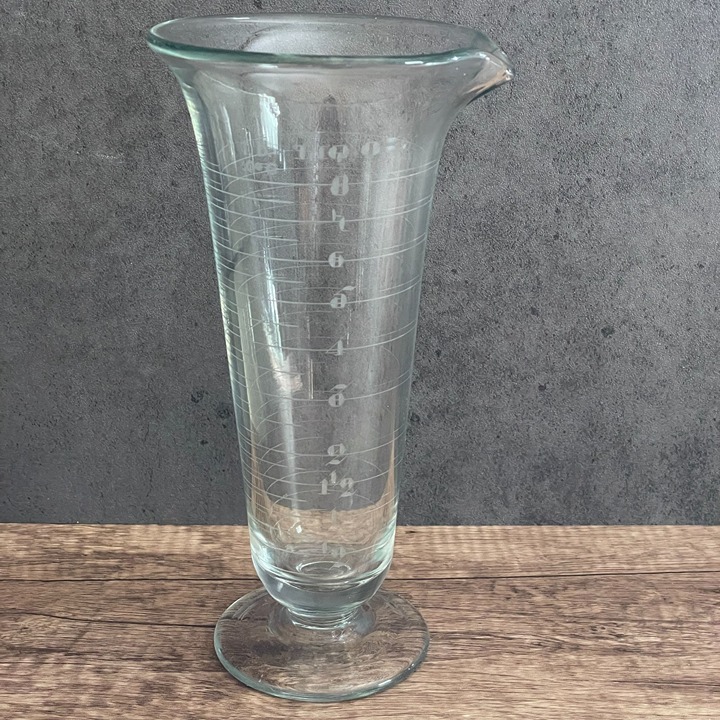 Antique Whitall Tatum Co. Etched Numerals Graduated Apothecary Beaker 7.75”